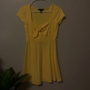 Flow tie in the front